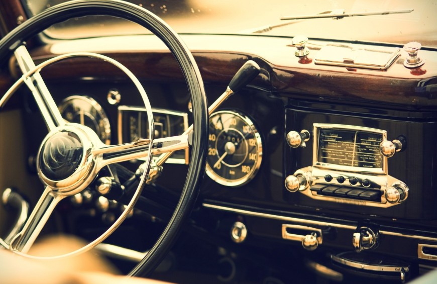 SLOW TOURISM IN VINTAGE CAR