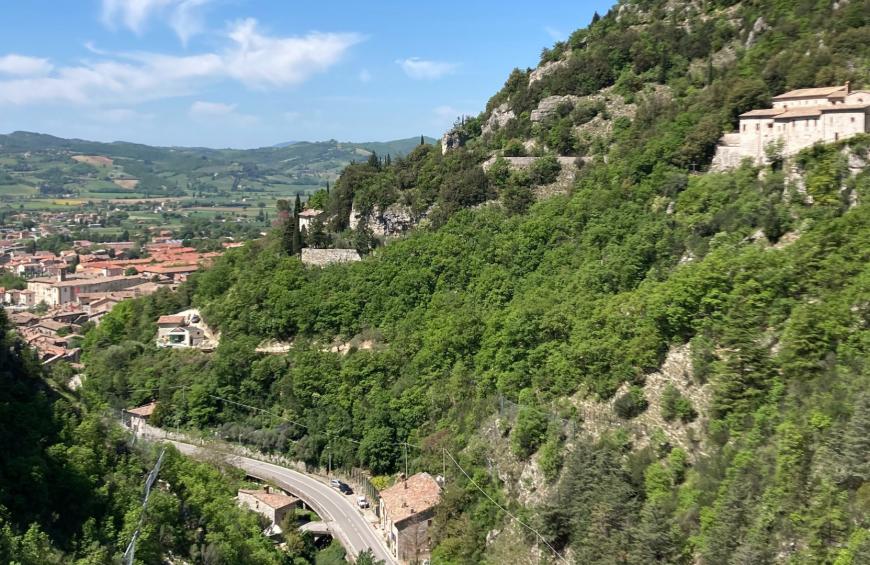 Trekking in the North East: the caves of Monte Cucco and the mysteries of Gubbio