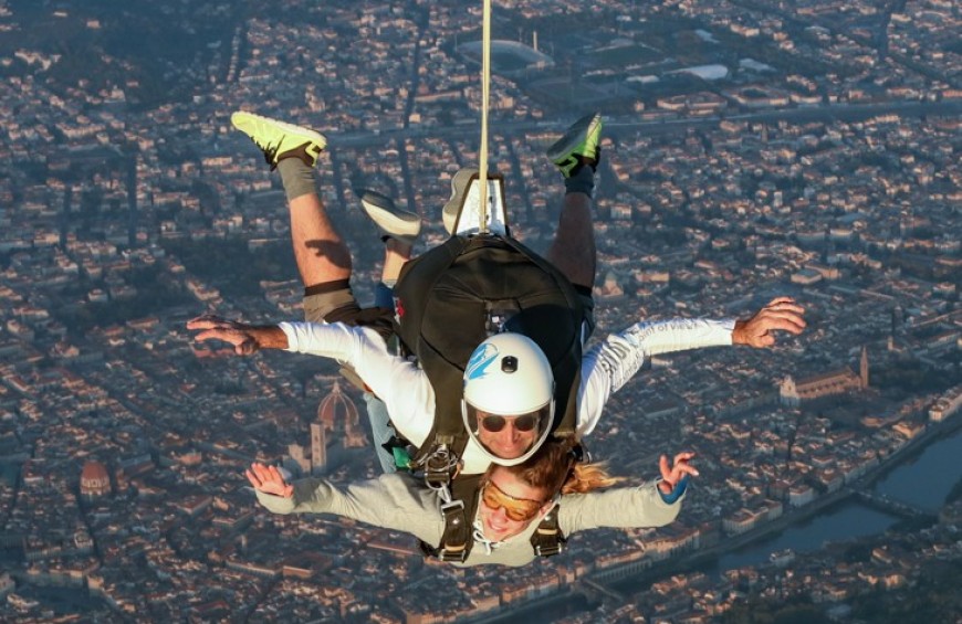 Skydive Dream: lancio in paracadute in tandem sopra il centro di Firenze