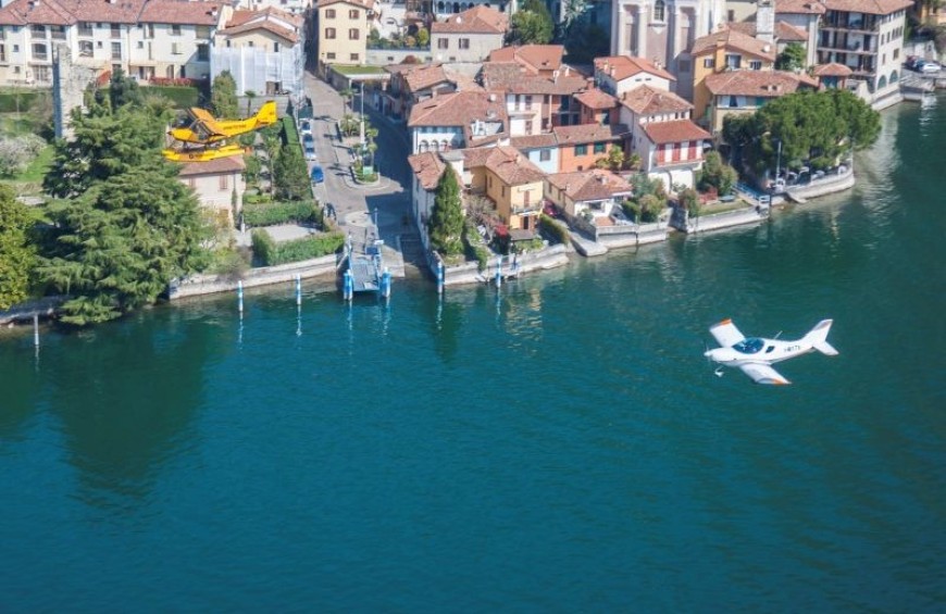 Volo in aereo sul Lago d'Iseo