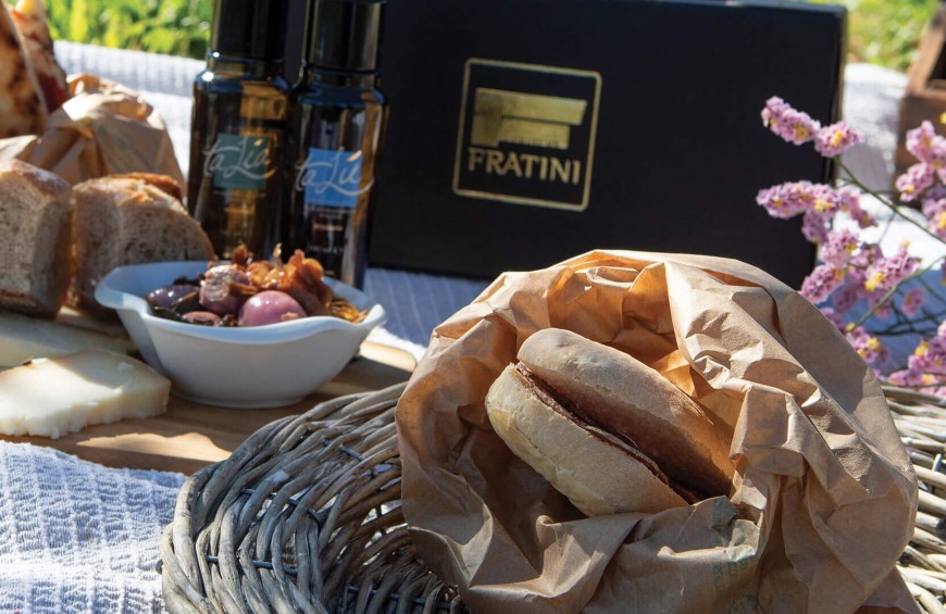 Oil picnic at the oil mill in the Umbrian hills