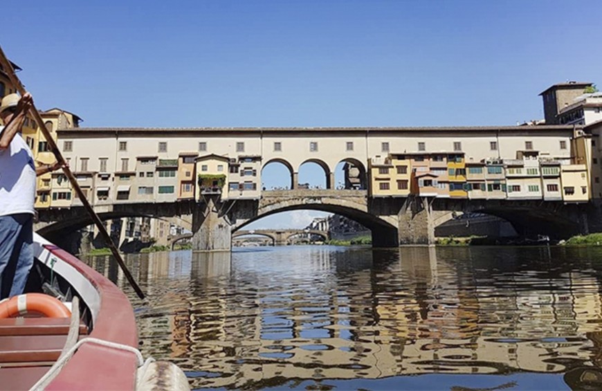 Tour sull'Arno in barchetto storico
