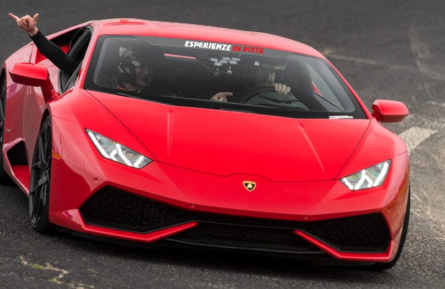 Pilota per un giorno: guida in pista una Lamborghini Huracan